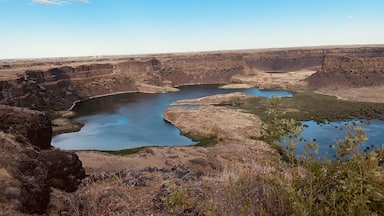 Dry Falls, thought to be the greatest known waterfall that ever existed.