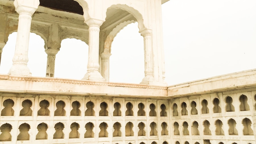 The buildings of the Gardens include:
Sawan Bhadun pavilions
Naqar Khana and its buildings
Khwabgah or Sleeping chambers
Hammam or Royal bath
The Aiwan or Grand hall
Aramgah or Resting place
Khawabgah of Begum Sahib or Dream place of the emperor's wife
Baradaries or summer pavilions to enjoy the coolness created by the Gardens' fountains
Diwan-e-Khas-o-Aam or Hall of special & ordinary audience with the emperor
Two gateways and minarets in the corners of the Gardens