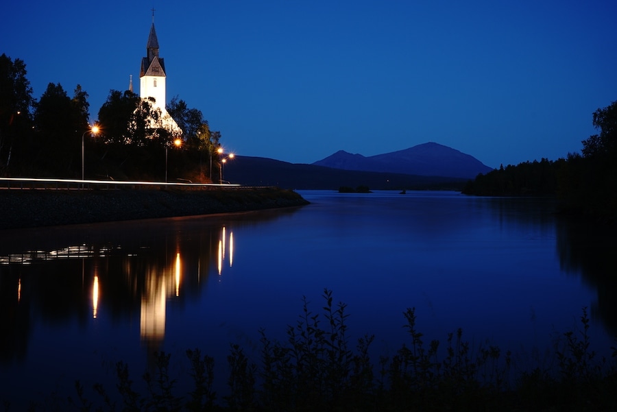 The church in tärnaby lies in a very photogenic spot if i have to say