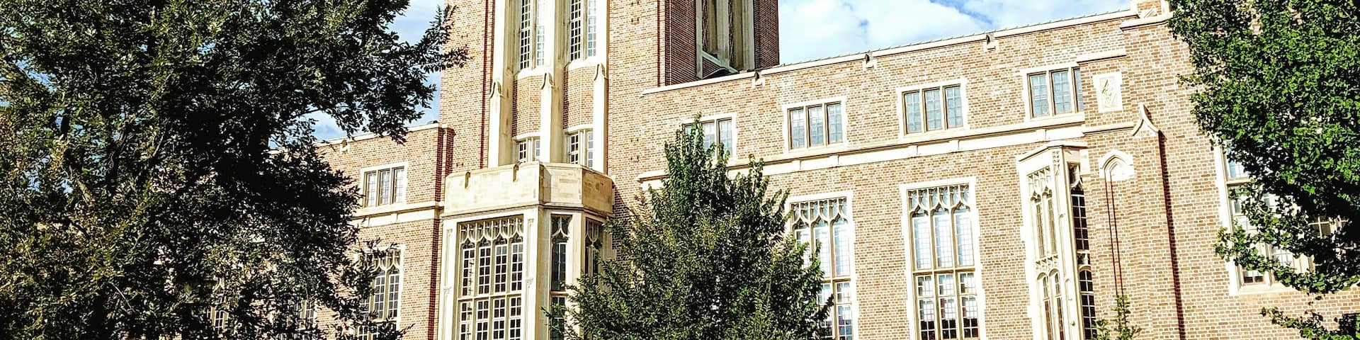 It's always interesting to walk around universities and see the different types of architecture. This is the University of Denver founded in 1864 and the oldest private university in the Rocky Mountain region
#trovember