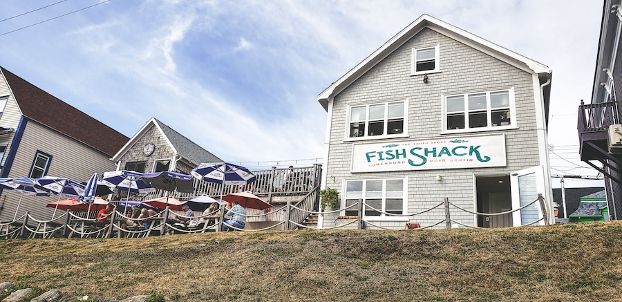 After seeing a post card of Lunenburg, I had to take a stop in to see. This quiet little fishing community is just adorable and full of colour. There are loads of small shops to explore, great places to eat, and a photographer's dream.