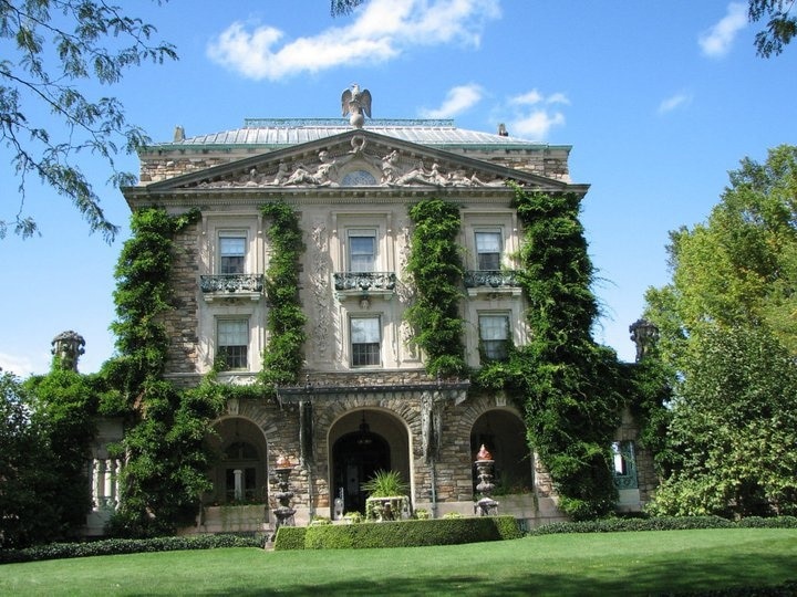 Kykuit was home to four generations of the Rockefeller family, beginning with the philanthropist John D. Rockefeller, founder of Standard Oil.

#Museums #Architecture