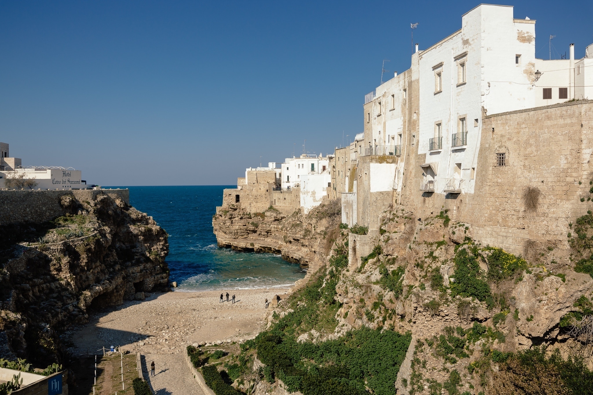 The "hidden" beach of the well-known town of Polignano a Mare in the south of Italy. 

The old town was built just on top of the cliff: often they organize big diving competition where all participants jump in the water directly from the houses's roof....and it's not rare to see some people jumping from the windows!

#BeachTips