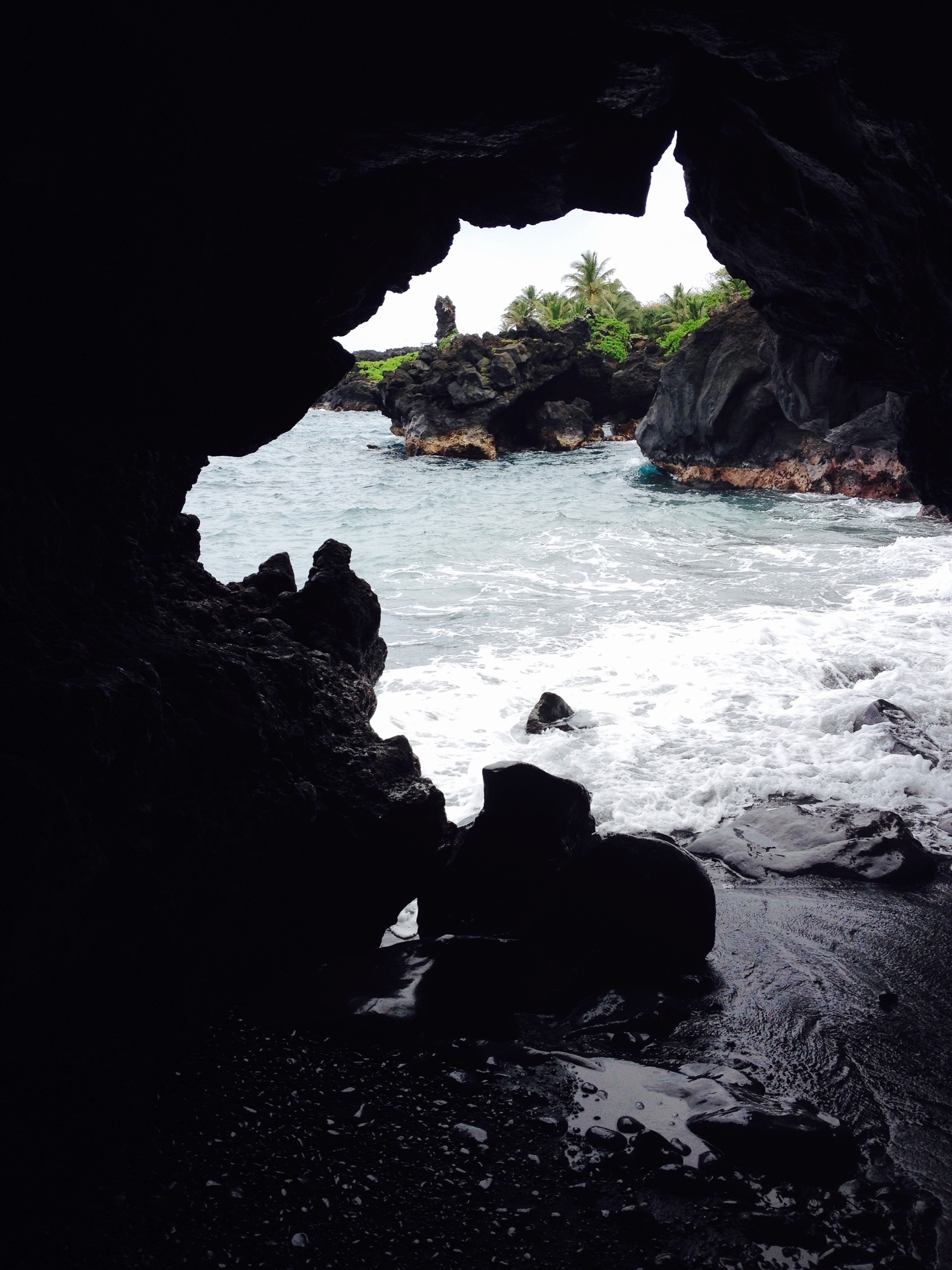 hapuna beach cave