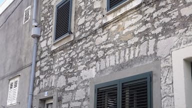 Old, fisherman house, renewed as a two nice studio apartments. It takes 30sec to get to center of city. Nearest restaurant is just 15 meters away.
Equiped with air-conditioner and Wi-fi, ready for rental.
Accomodation for four in studio DVA, kitchenette, bathroom.
Studio TRI is apartment for two, little "love nest", romantic flat with a terrace.