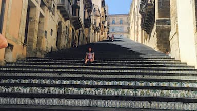 Beautiful little town! Delicious food to be had in garden restaurant to the left of the steps. Buy your Sicilian ceramic treasures right here in this neighborhood and stop for delicious granita on the way up the steps 😎