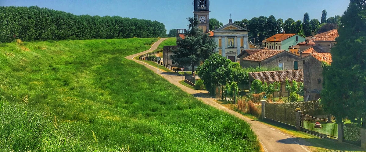 Along the cycling road on the right side of the river Po you can find some stunning villages