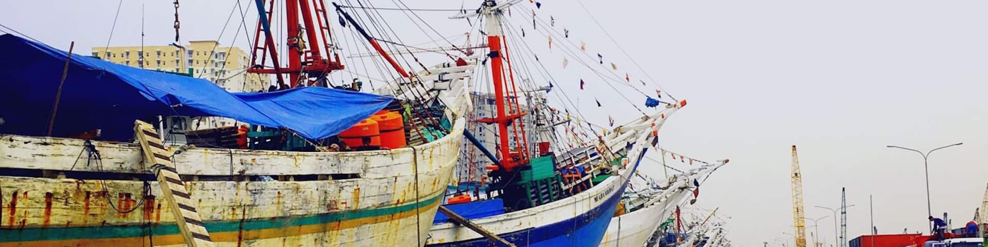 No permanence is ours. We are a wave that flows to fit whatever it finds. #sundakelapa #oldharbour #jakarta 🇮🇩