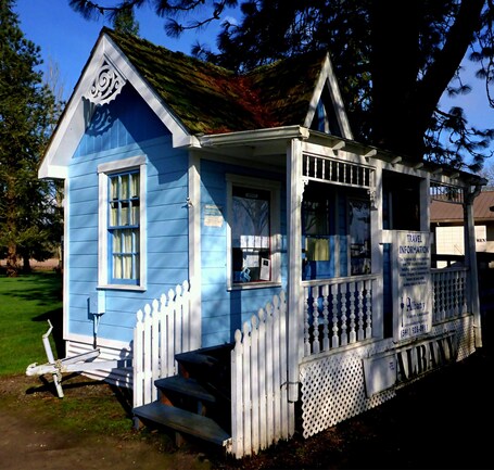 value: "Who puts a Victorian style kiosk at an interstate freeway rest stop? Well, apparently, the good people of Albany, Oregon.  As the sign says, this cute little structure serves to commemorate the more than seven hundred historical homes and buildings in downtown Albany.\n\nI love this little thing, but get a load of the trailer hitch under the front window.  I\'ll have to start looking for those in some of the older districts in the area.  I did not realize that they were an architectural feature."
