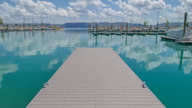 Bear Lake straddles both Utah and Idaho, and has been described as the "Caribbean of the Rockies" for its intensely turquoise blue water. The gorgeous color is a result of the reflection of limestone deposits that are suspended in the lake. #bearlake #utah #idaho #lake #blue #turqoise