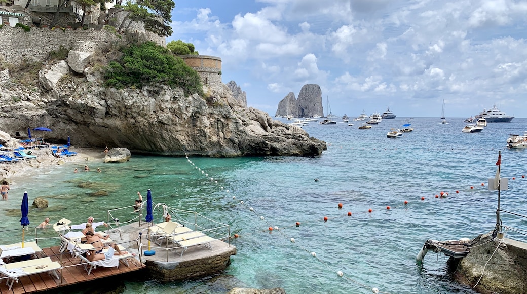 Torre Saracena tengerparti fürdő, Capri, Kampánia, Olaszország
