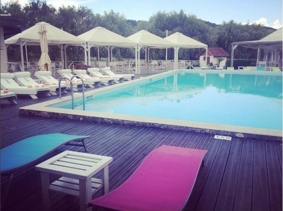 #lifeatexpedia #pool #archiamansion #boutiquehotel #holidaydestination #2016 #throwback #romania #summer