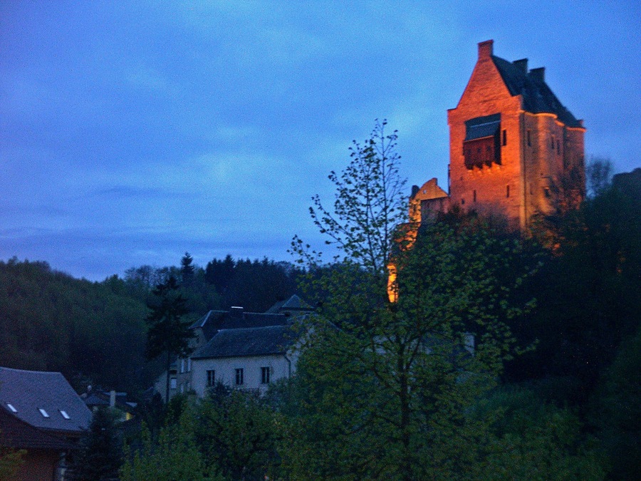 Evening view on La Rochette Castle
#castle #evening