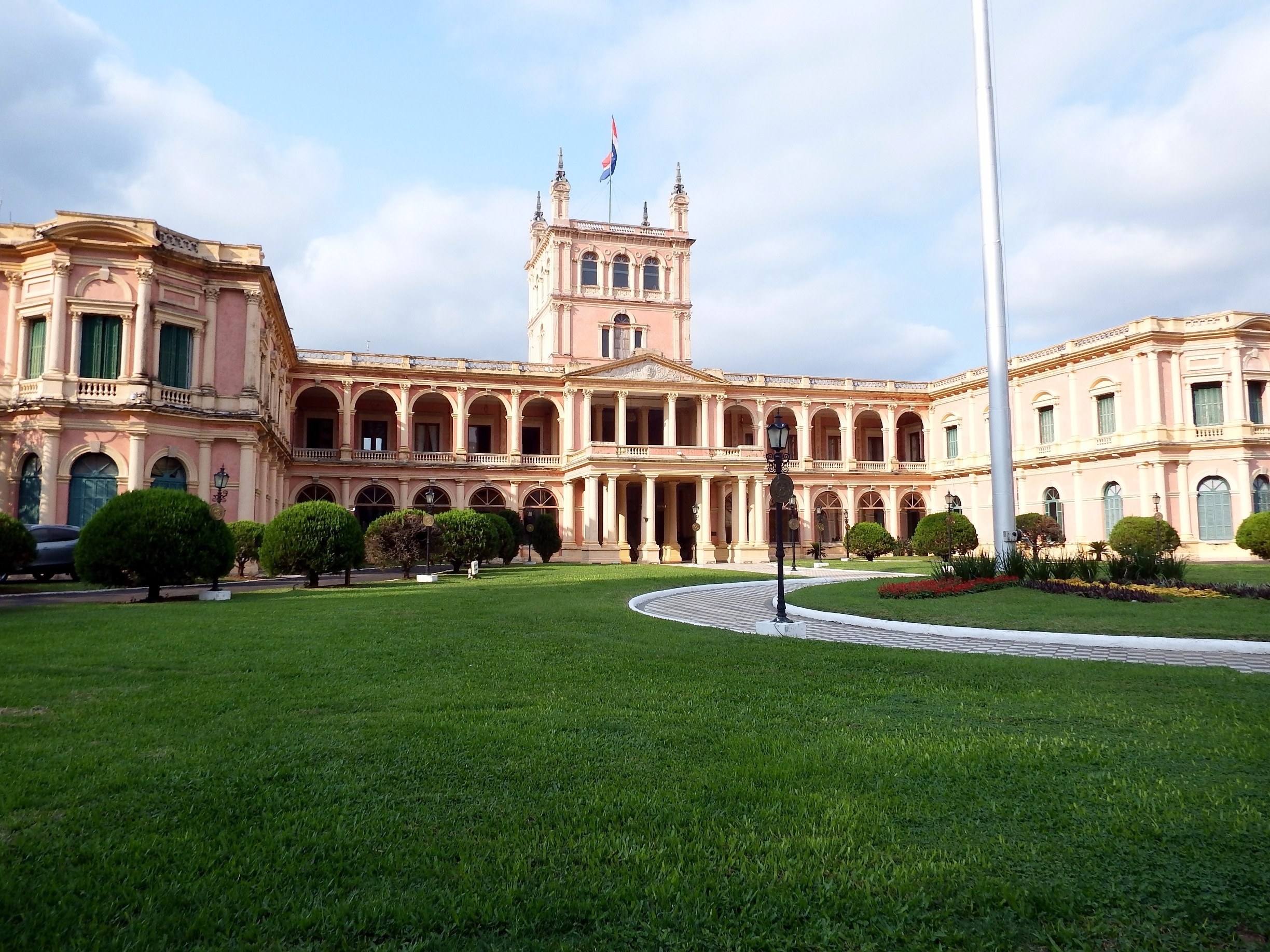 Palacio de López (Spanish for Palace of the López) is a palace in Asunción, Paraguay, that serves as workplace for the President of Paraguay, and is also the seat of the government of Paraguay.#InStone