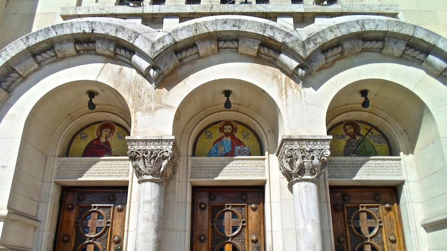 Avram Iancu square - Theotokos Othodox Church.
Both the square and the church are majestic and beautiful. The interior is humbling and stunning, well worth a visit. Please, better enter properly dressed.
https://worldlings.wordpress.com/2016/04/28/transylvania-cluj-napoca-churches/