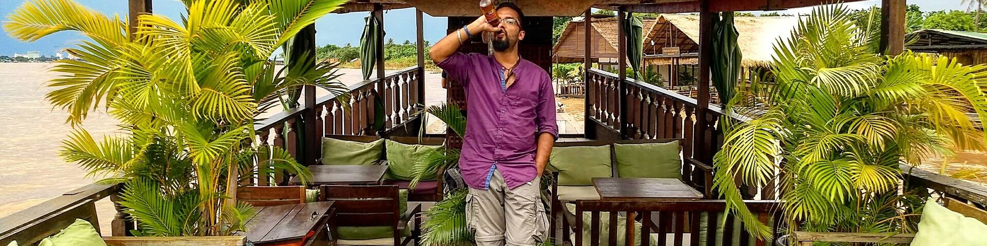 Enjoying a beer while enjoying the #PhnomPenh skyline
#EatTravelLiveRepeat #ETLRWithArnav #Cambodia