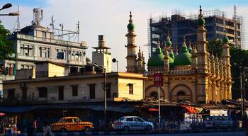 Built by Prince Ghulam Mohammed in memory of his father Tipu Sultan, the ruler of Mysore, Tipu Sultan Mosque is a landmark absolutely at the center of the #kolkata #Hometown 