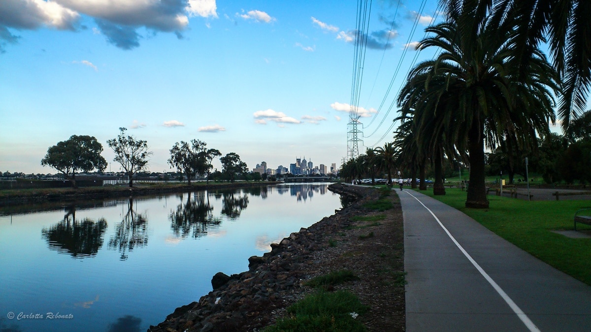This was my favorite spot to workout when I was in Melbourne. Beautiful outdoor space, the skyscraper in the distance, awesome water reflection. There are a few public barbecues as well if you want to enjoy a picnic on the grass.
#localgem

http://nomadswind.com/the-best-of-Melbourne/