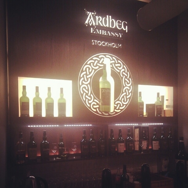 Aardbeg Embassy is a restaurant and bar right at the busiest street in the old town, but well worth a visit. Especially if you want to sit down for a meal of Nordic inspired food and try a huge number of whiskys from all over the world, like Scotland, Ireland, Japan and. North America. The also have a huge selection of beers on tap and specializes in Swedish micro breweries. All in a modern Scandinavian interior. 