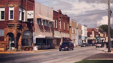 Downtown #nauvoo. A town probably on famous to Mormons. I miss living in the Midwest, but wouldn't trade my mountains for the world. I just loved living in or outside towns that looked like this. 