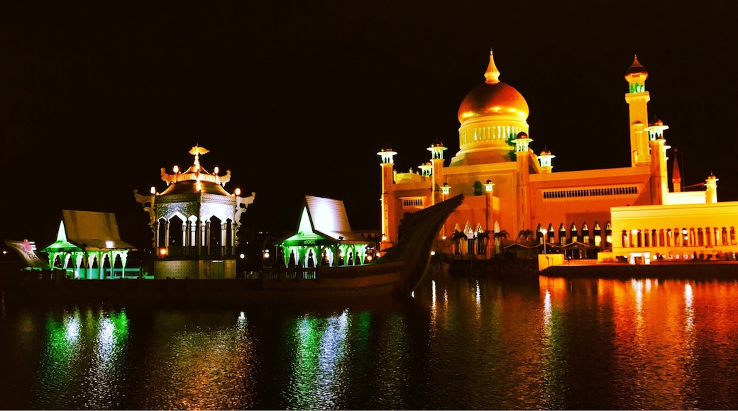 Sulttaani Omar Ali Saifuddienin moskeija, Bandar Seri Begawan, Brunei-Muara, Brunei