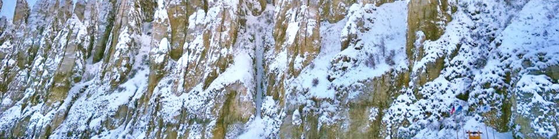 The #Sinsk Pillars on the River Sinyaya, a tributary of the Lena in #Khangalasskiy District of #Yakutia. Though the Lena Pillars are better known and more easily accessible, the Sinsk Pillars are generally considered more impressive by those who have visited both.
