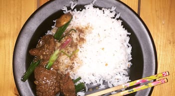 #FoodieFinds 
Chopsticks and beef are a match made in heaven 