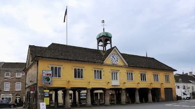 Tetbury Market House, built in 1655, is a fine example of a Cotswold pillared market house and is still in use as a meeting place and market.

#InStone #OnTheRoad