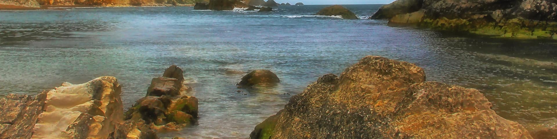 This is a sheltered cove in Dorset coastling and Ireme, let's make it a date when you are England let go for hiking in this part of Dorset #England #landscape #travel #nationalpark #water #hiking #nature #landscape