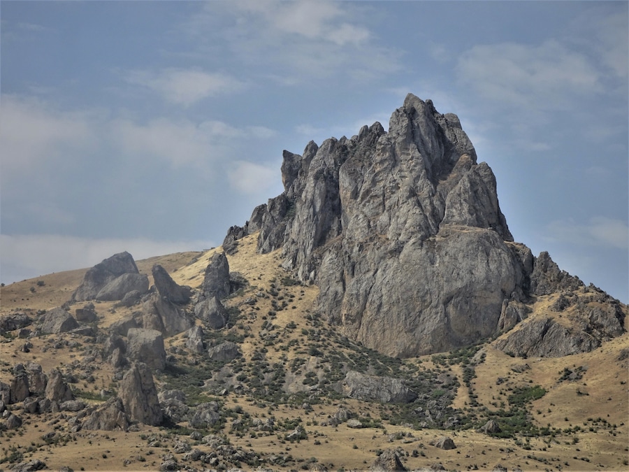 Besh Barmag (Five Fingers Rock formation) is a split crag and one of the most famous mountains in the Caucasus, known for its mythical stories. It is a sacred place for visitation by (mostly female) pilgrims. In pre-Islamic times it was a hub for ancestral spiritual worship and some of those traditions are still practised today. #Azerbaijan #TroveOnTuesday #Nature #Trovember #History