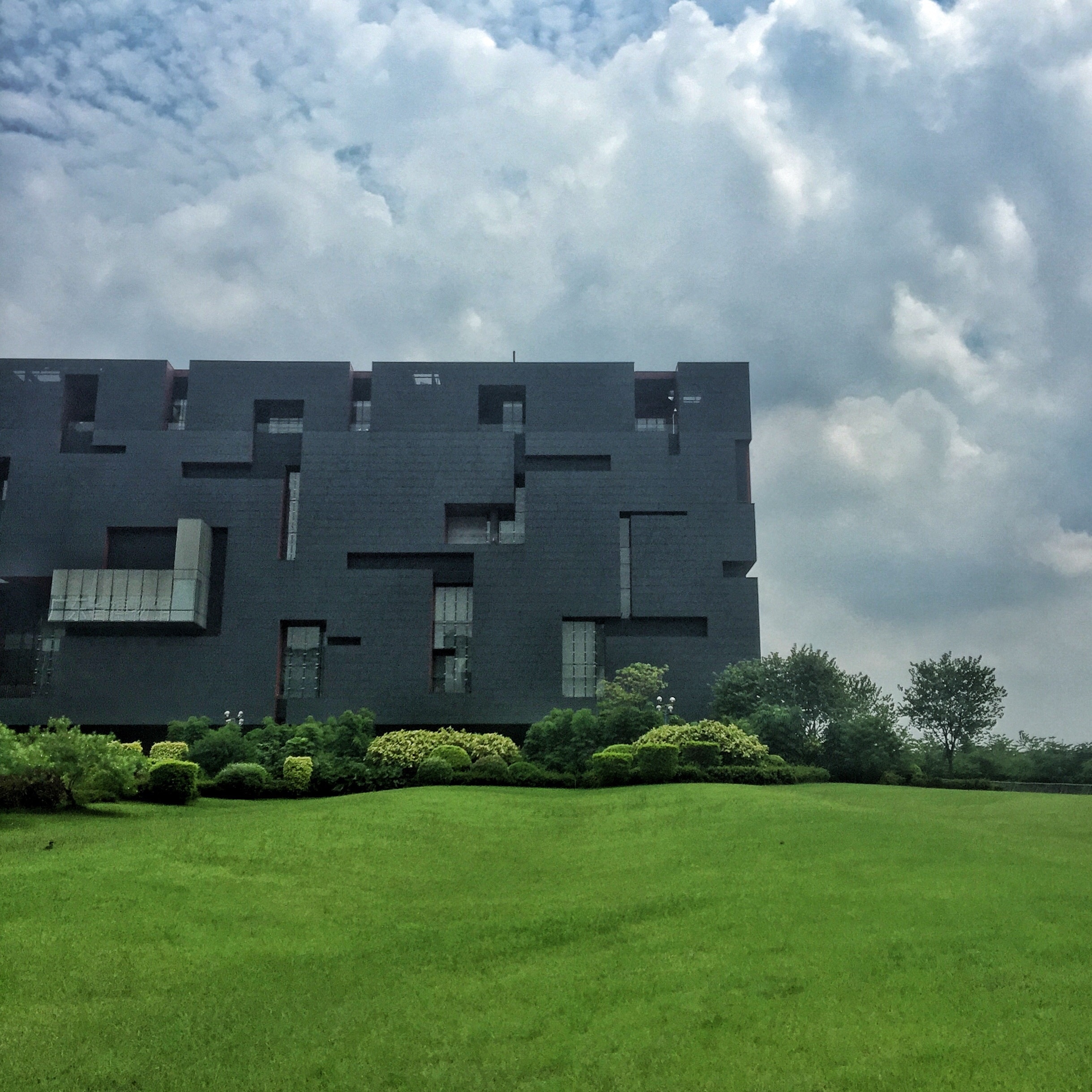 New Guangdong Museum, surrounded by landmarks, nearby Pearl River, is a good place to visit.