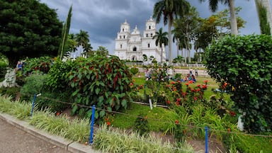 Basílica de Esquipulas. Un lugar lleno de cultura y religión! Muchas tradiciones! #visitguatemala #esquipulas #lovetravel #amazing