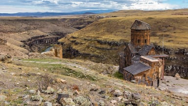 Very characterful place close turkey-armenian border. Ani was originally armenian town, which is now located in turkey area. Nowadays there are many remains  from old times.

#turkey #ani #armenia #architecture