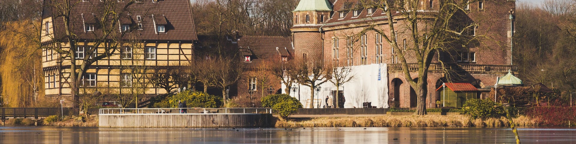 I used the sticks on the frozen lake as a foreground to the beautiful palace.
