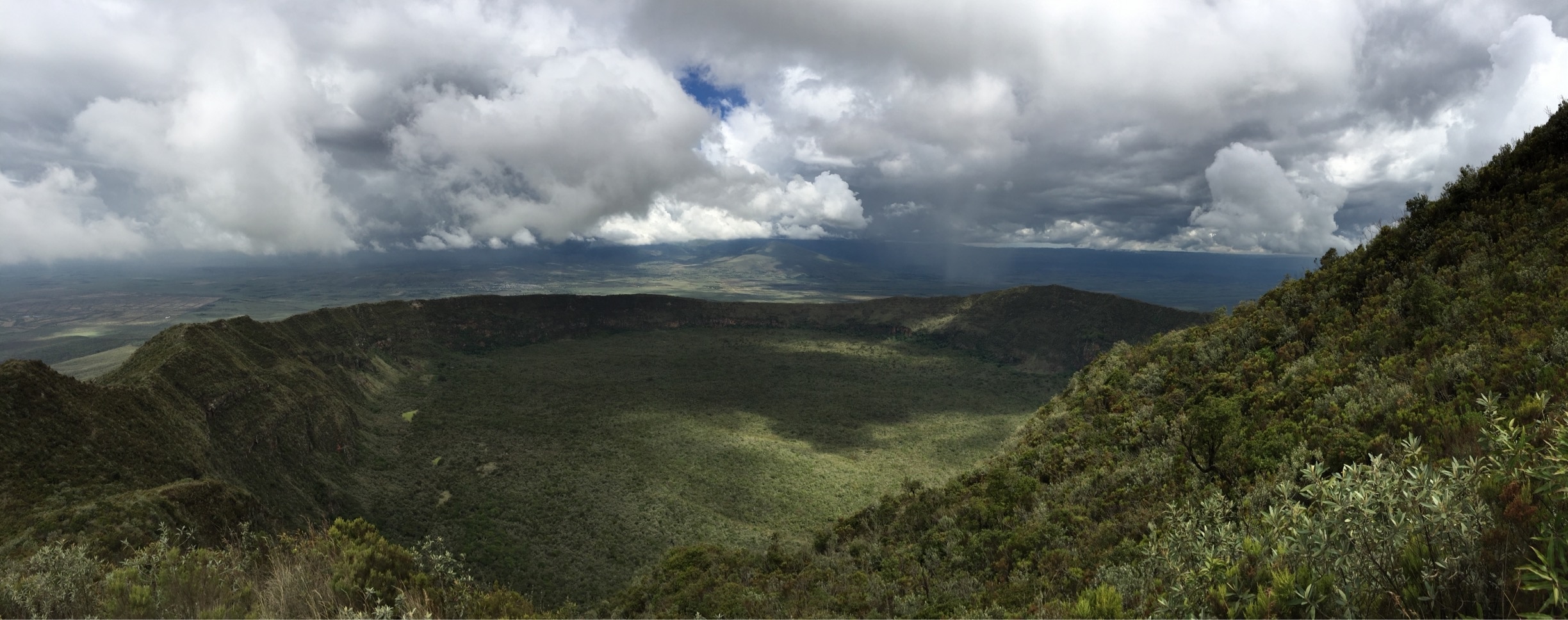 Panoramic view of the crater. 7.1 Km (4.4 Miles)