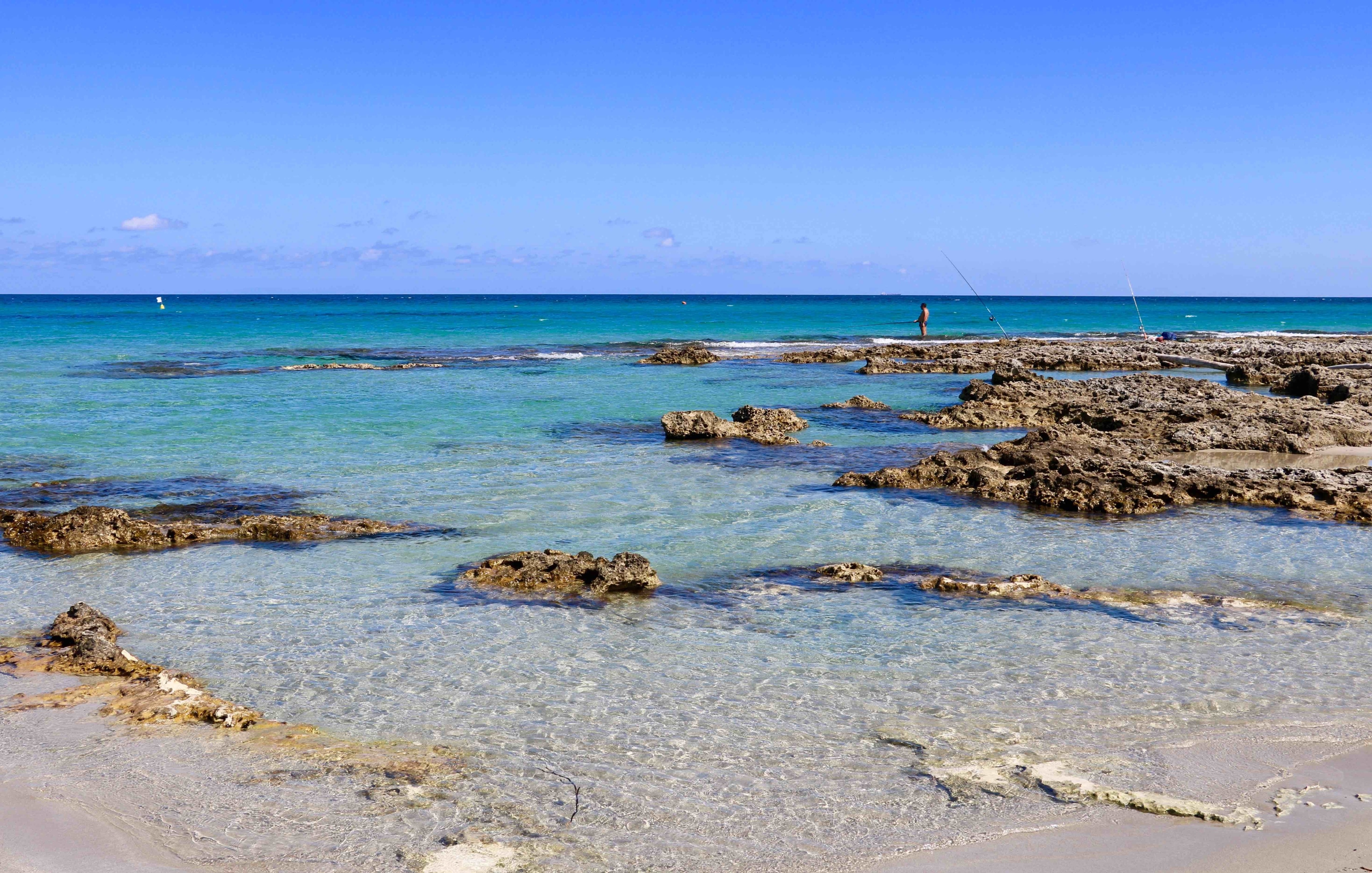 Praia com águas cristalinas , de uma beleza ímpar. Tem boa infraestrutura.
Com base em Otranto é possível fazer varias descobertas e passeios.