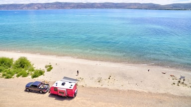 We were driving from Grand Tetons National Park to Salt Lake City UT and stumbled upon this gorgeous Lake! Spent the day hanging out next to the beautiful water! 