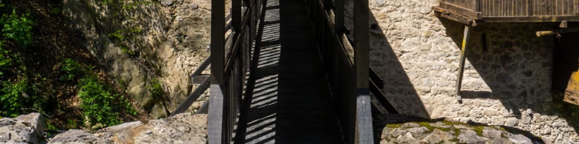 Crna Reka Monastery is a 13th century Serbian Orthodox Monastery in southwestern Serbia. It is situated near the Crna Reka (black river), from which it got its name. It includes a cave-church with 16th-frescoes.
Thanks to its hidden location, surrounded by gorges and forests, it was spared from attacks and could obtain its original structures.
#Serbia #CrnaReka #Church #Monastery #Culture #Architecture