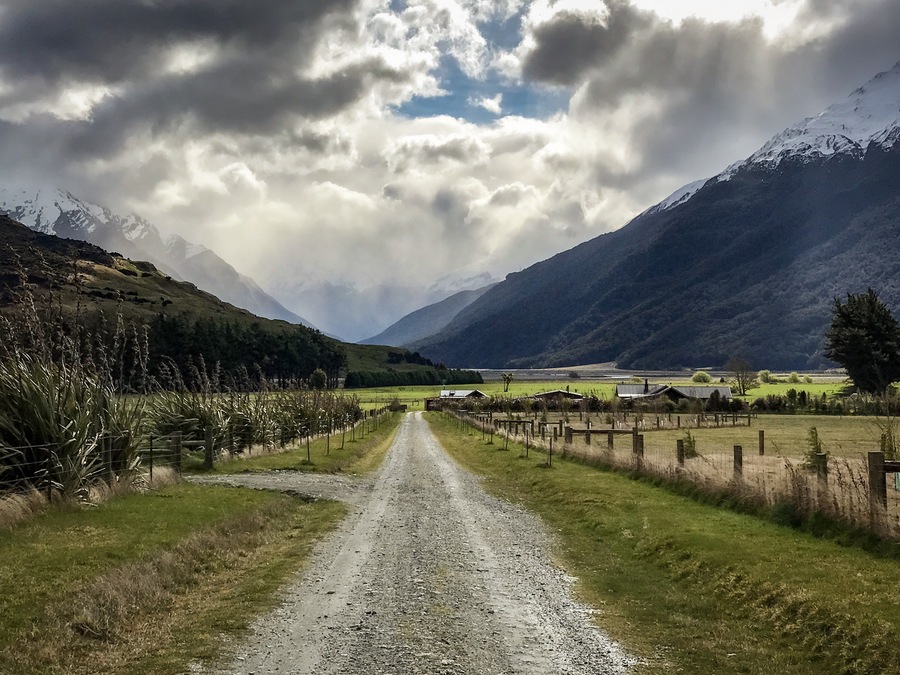 The road into Wild Earth Lodge looking down the Wilkins river valley. Maybe one of my favourite BNB stays ever