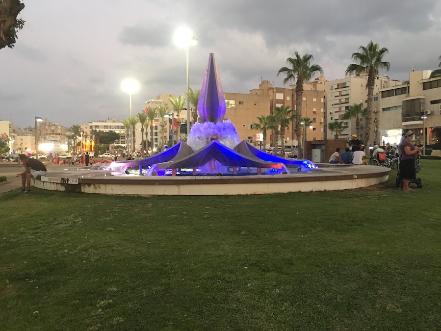 Lighted fountain