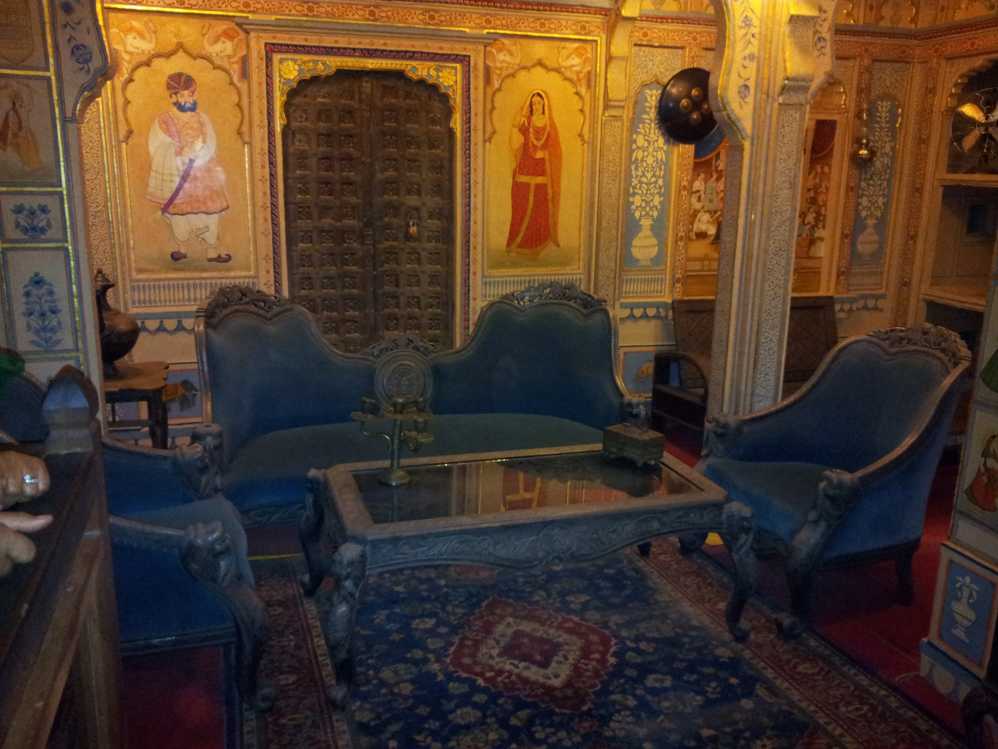 A cluster of 18th century havelis popular for intricate stone jaalis / carvings, mirror work and paintings. was build by Brocade and jewelry merchants.  The Haveli showcases private collection of textiles, handicrafts, cooking utensils etc from that era. 