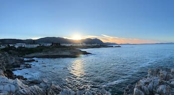 Sunset on the cliff path 💛