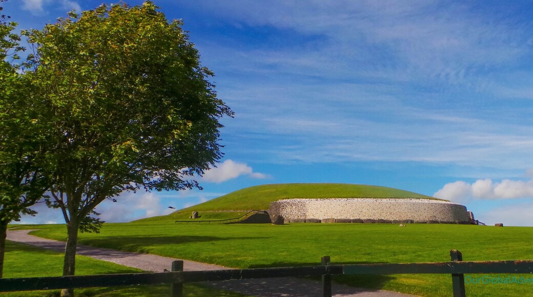 Newgrange (grafhýsi), Slane, Meath (sýsla), Írland
