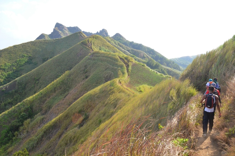 The snake-like trail and rolling slopes of Mt. Batulao. #hiking