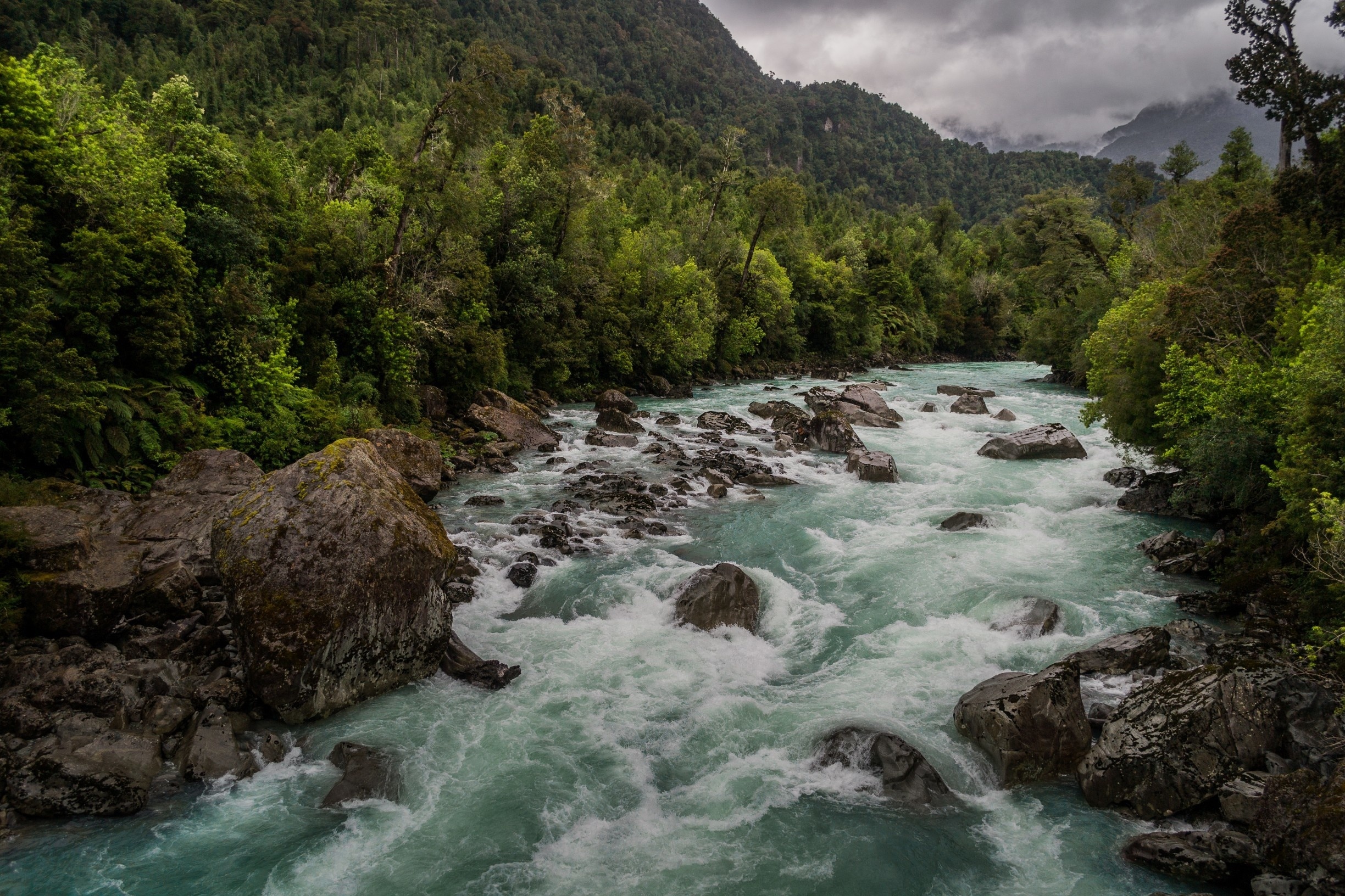 On the way of the Carretera Austral, a must stopover is in this tiny city of Hornopiren. This is where you have to take the ferry, but before do the hike to Hornopiren National Park and enjoy this incredible view of Blanco river.

#bvspatagonia
#Hornopiren #Patagonia #Carreteraaustral