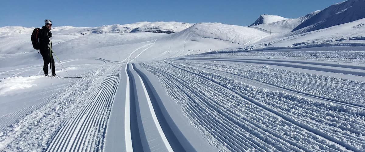 If you are a fan of Nordic skiing, also called cross country skiing, I would recommend the tracks in Filefjell. Beautiful scenery and great conditions made the day perfect. For those more interested in alpine, Filefjell is also the place to be with challenges in all categories. #lifeatexpedia #nordicskiing #filefjell #norway