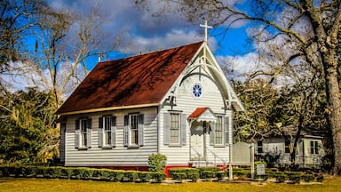 Is a historic little chapel in Flowertown in the pines, Summerville, SC