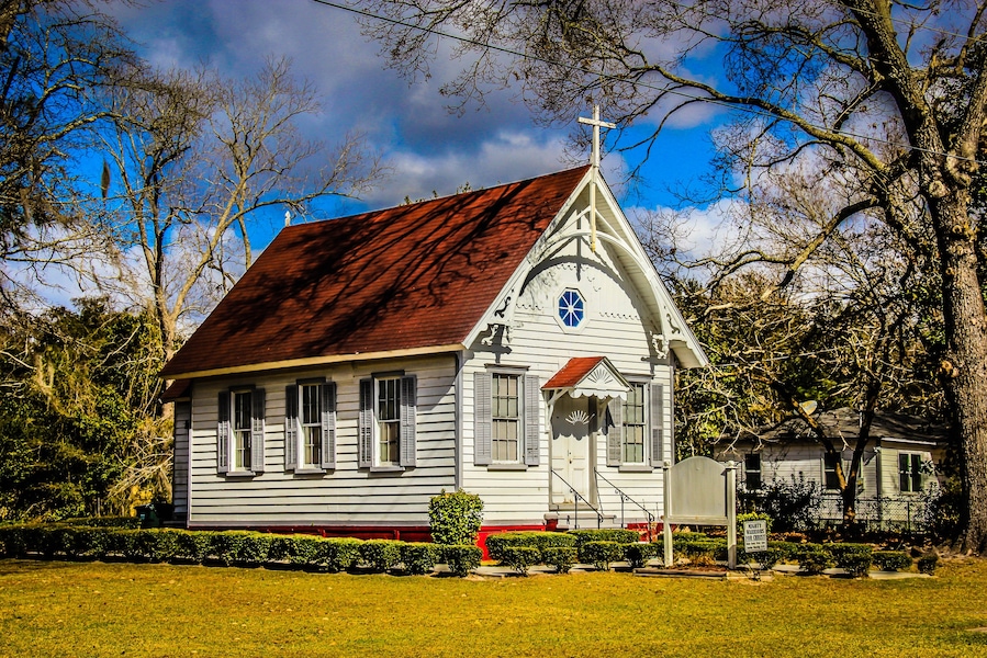 Is a historic little chapel in Flowertown in the pines, Summerville, SC