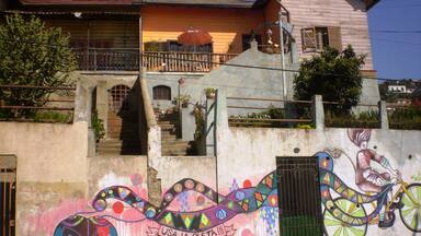 Wandering by the streets full of graffitis, wooden houses in every colour. Valparaiso'art is in every corner. Just gorgeous!