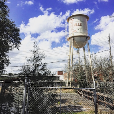Love the old water towers...